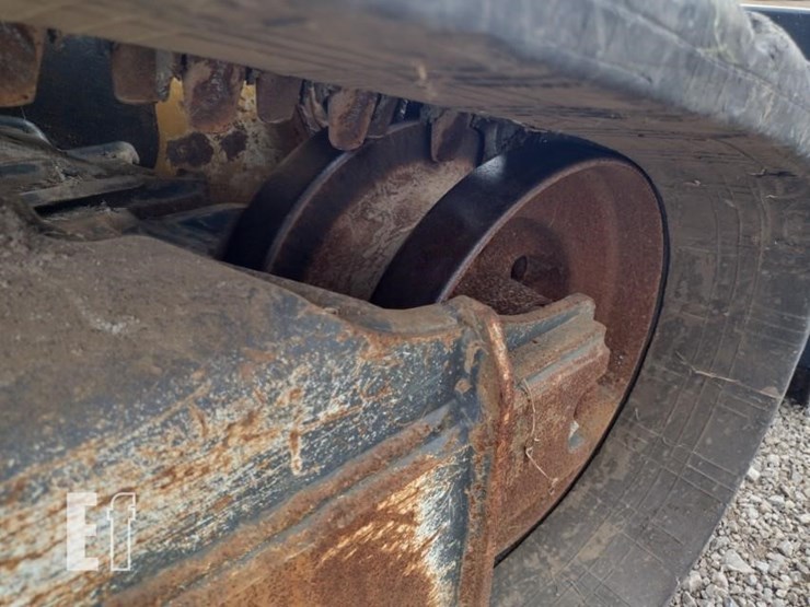 2020-deere-331g-image-33