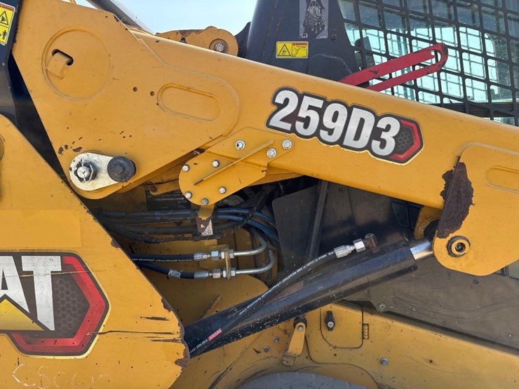 2020-caterpillar-259d3-image-21