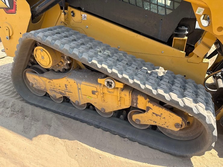 2023-caterpillar-259d3-image-13