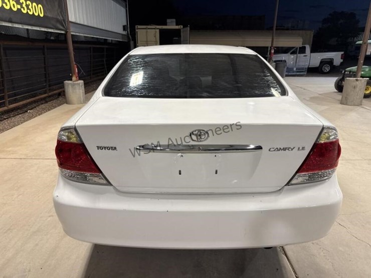 2005-toyota-camry-sdn-image-6