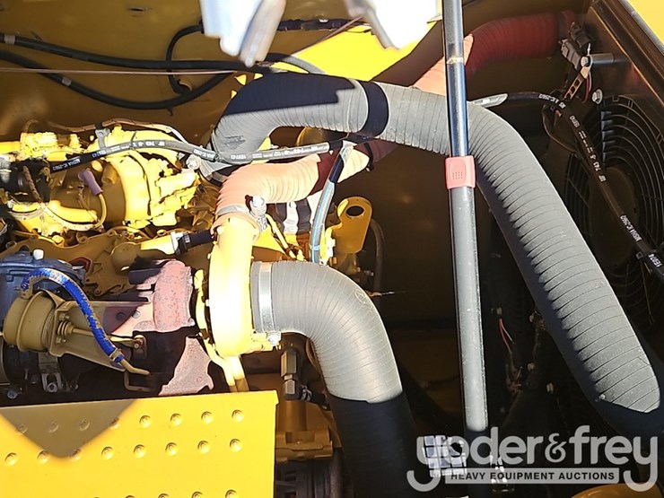 2021-caterpillar-320gc-image-37