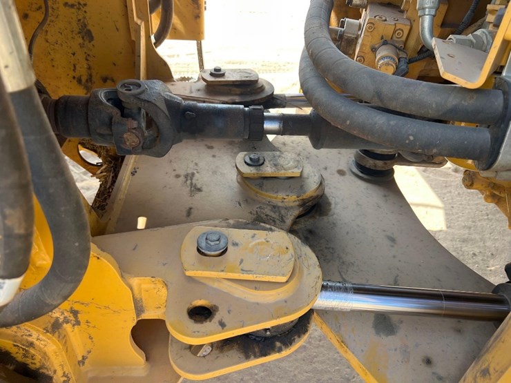 2021-caterpillar-926m-image-13