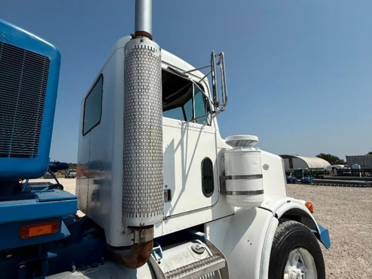 1990-peterbilt-357-image-4