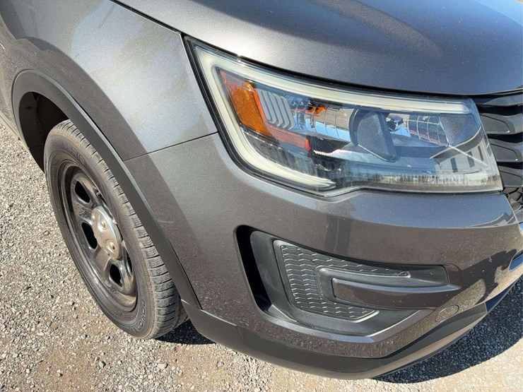 2017-ford-explorer-image-2
