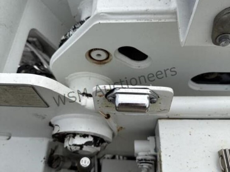2012-freightliner-m2-digger-derrick-image-29