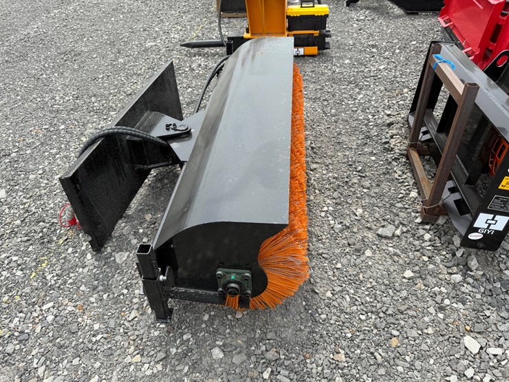 #2041-•-unused-giyi-77"-skid-steer-sweeper-dqsj250726-inv#-26269-image-8