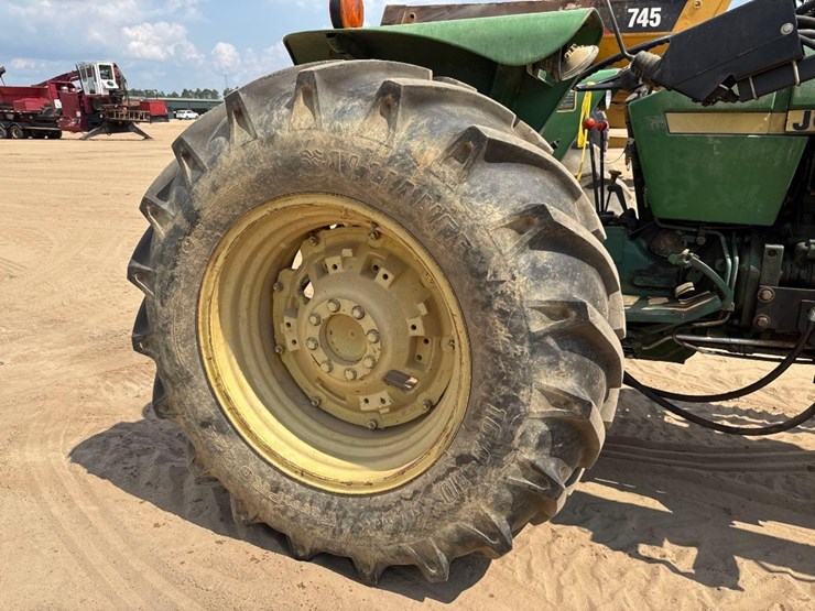 john-deere-2350-image-12
