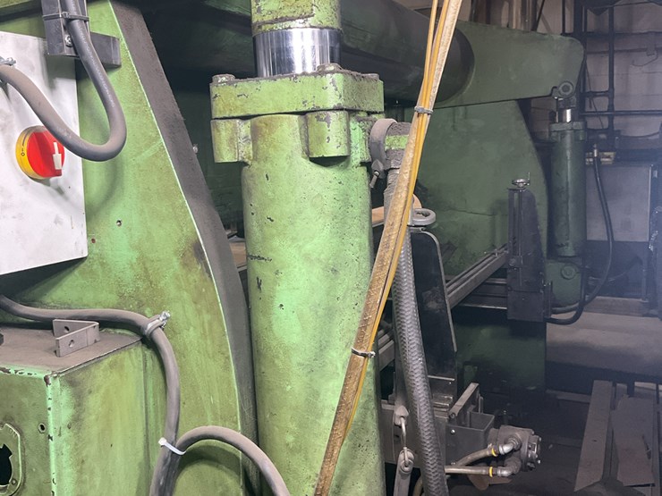 #105-•-175-ton-accur-press-brake-image-6