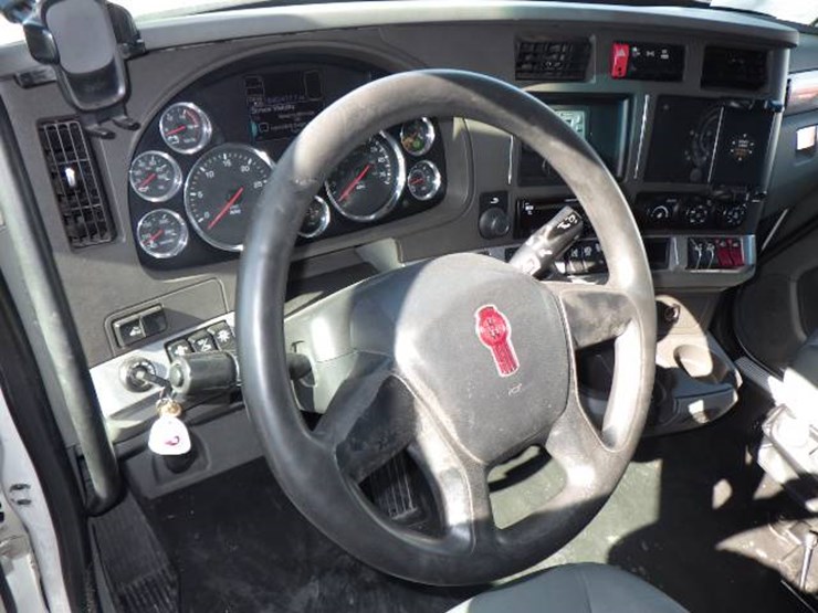 2018-kenworth-t680-image-10
