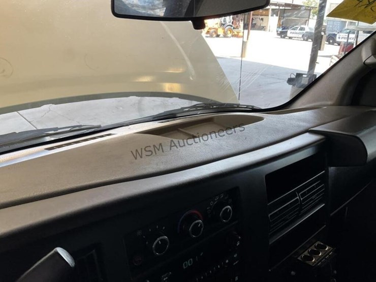 2014-chevrolet-express-3500-image-19