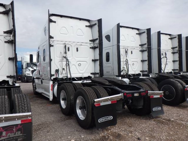 2024-freightliner-cascadia-126-image-8