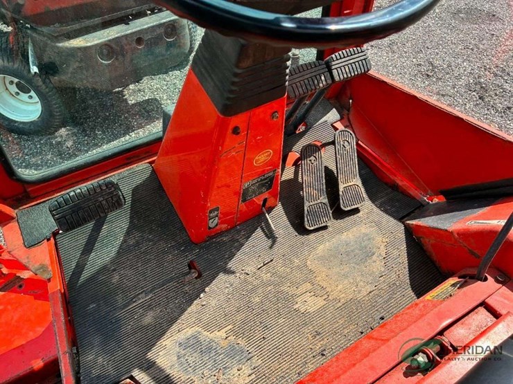 2002-kubota-f2000-image-17