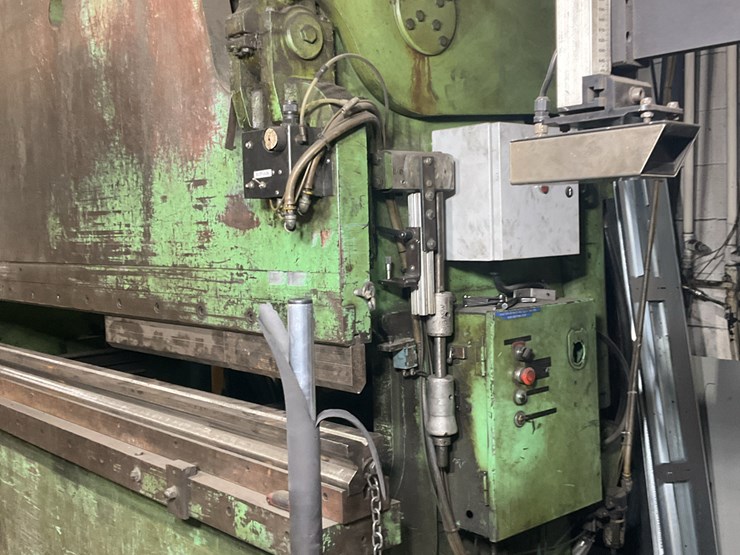 #105-•-175-ton-accur-press-brake-image-3