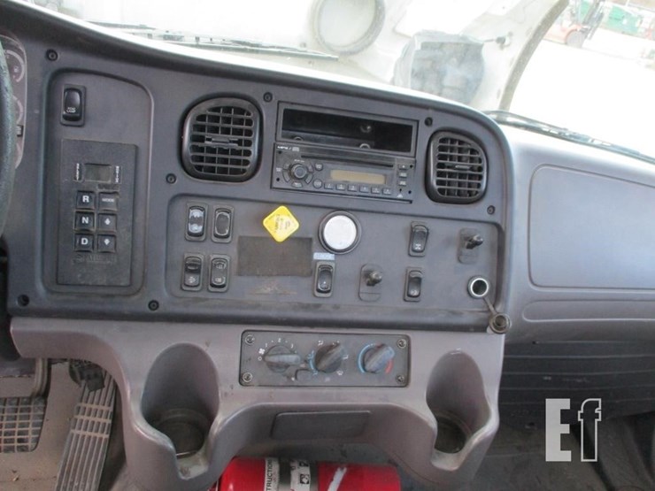 2008-freightliner-business-class-m2-106-image-10