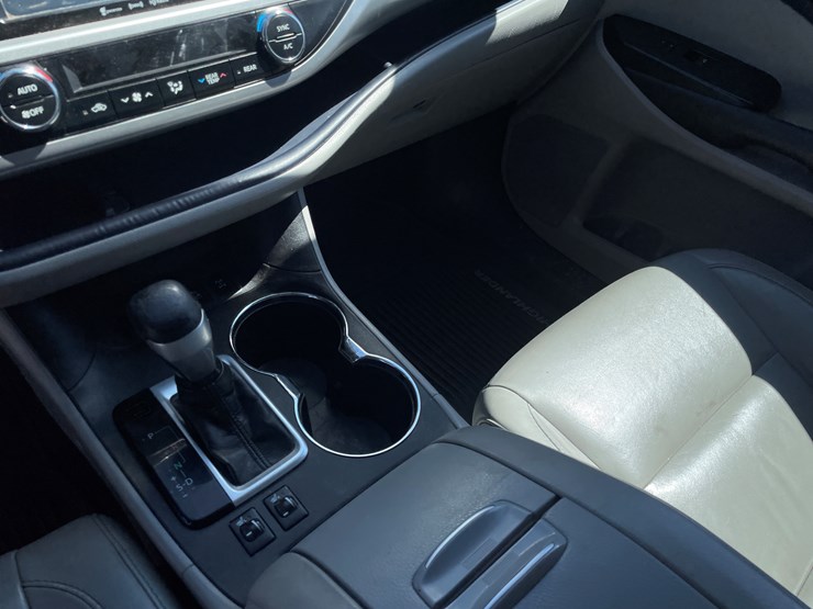 2016-toyota-highlander-image-33