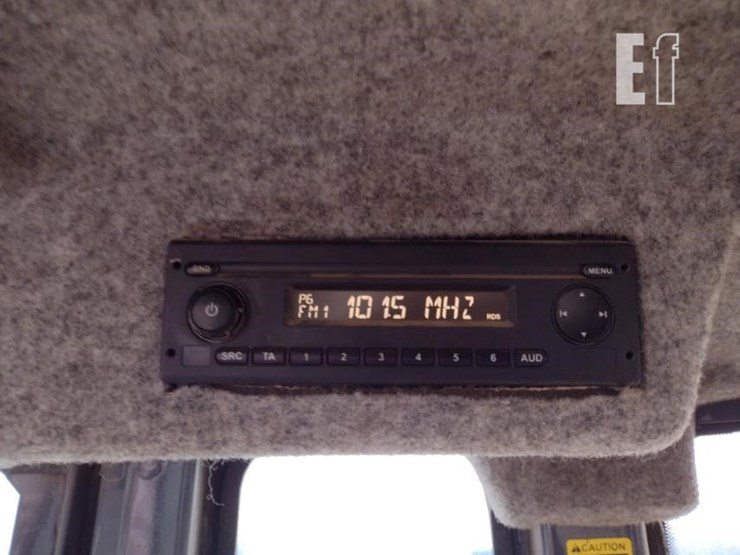 2020-deere-410l-image-10