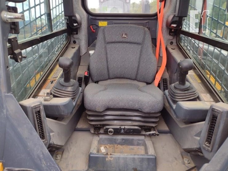 2023-deere-325g-image-11