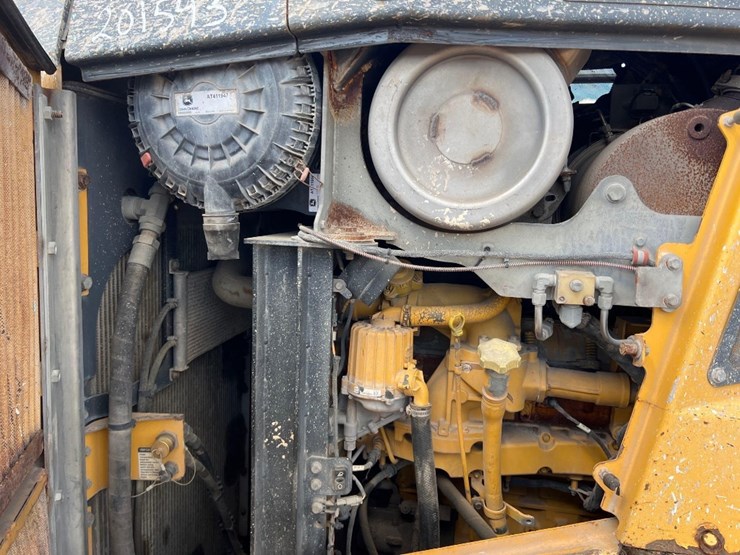 2015-deere-1050k-image-35