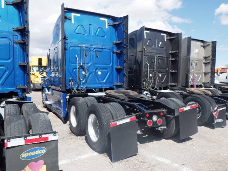 freightliner-cascadia-126-image-7