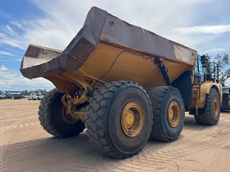2019-caterpillar-740-gc-image-4