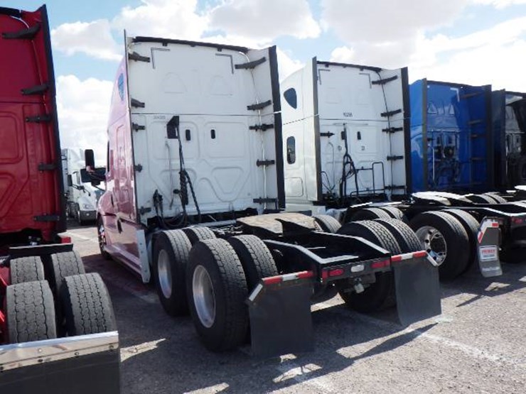 freightliner-cascadia-126-image-8