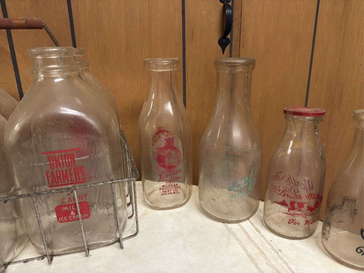 (15)-dairy-bottles-and-carriers-image-6