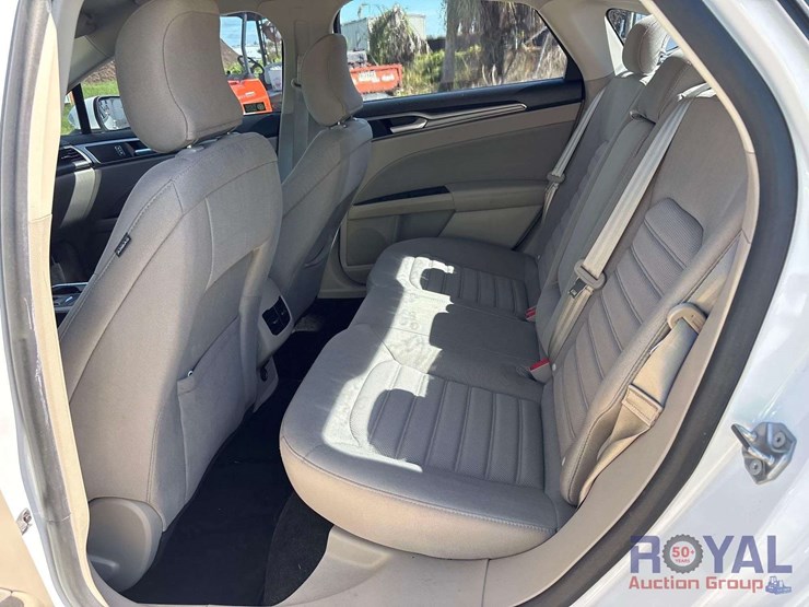 2018-ford-fusion-hybrid-sedan-image-19
