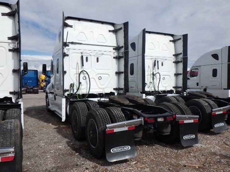 2024-freightliner-cascadia-126-image-8
