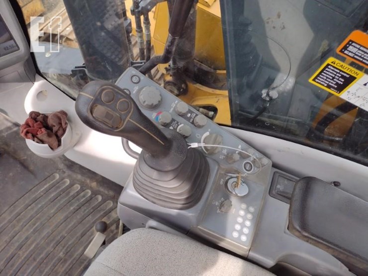 2017-deere-130g-image-9