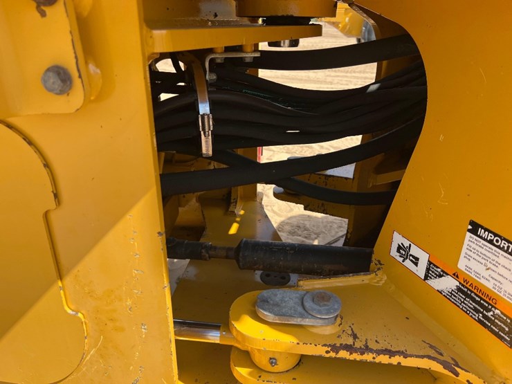 2000-deere-444-image-21