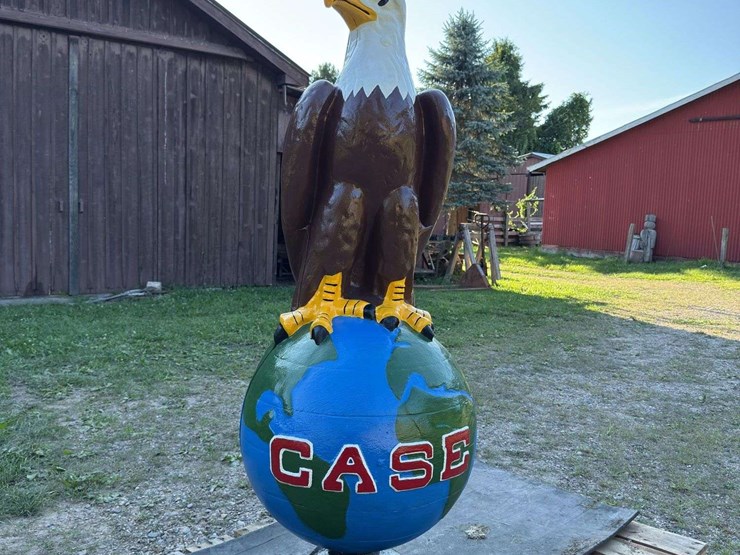 case-eagle-statue-image-1