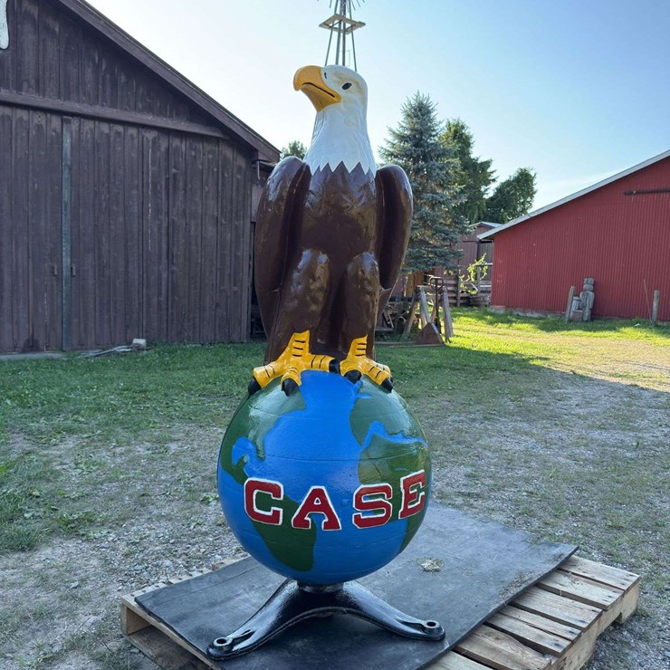 Case Eagle Statue