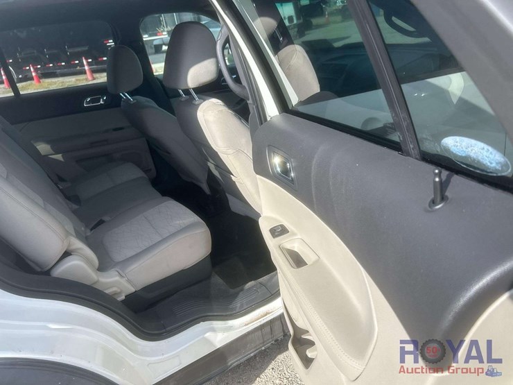 2011-ford-explorer-image-24