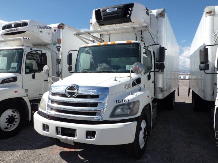 2015-hino-268a-image-1