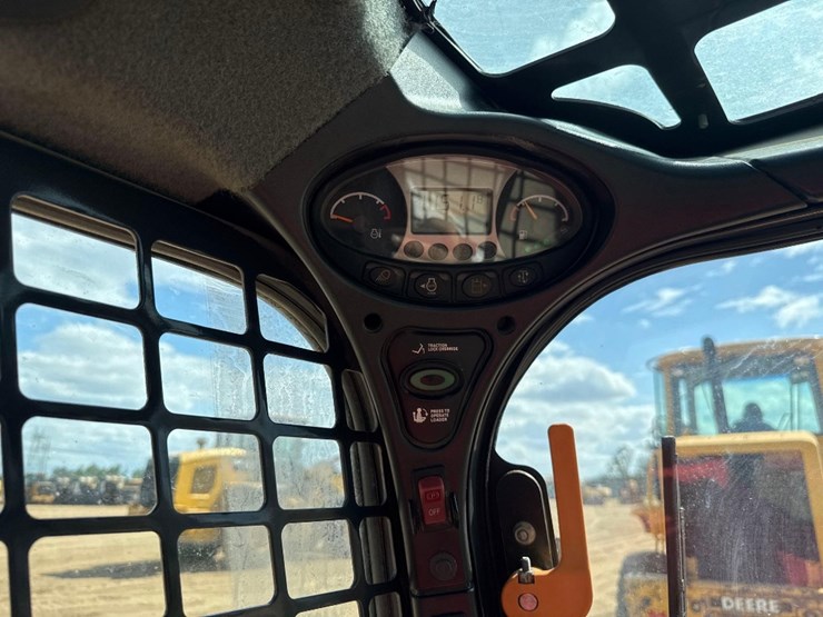2020-bobcat-t770-image-24