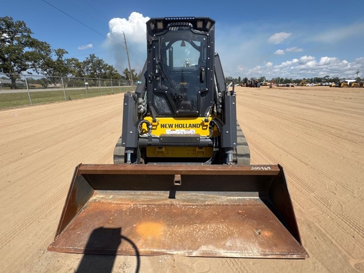 new-holland-c362-image-3