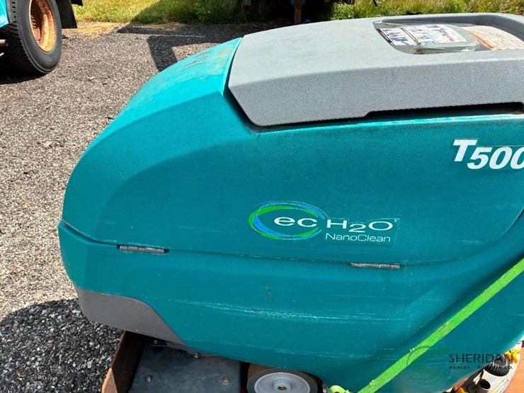 tennant-t500-floor-scrubber-works-28"-image-4