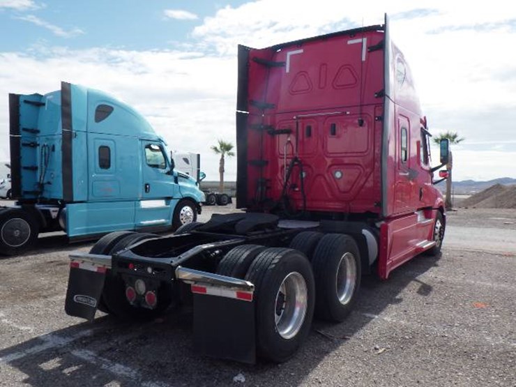 2023-freightliner-cascadia-126-image-6