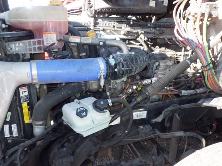 2023-freightliner-cascadia-126-image-16