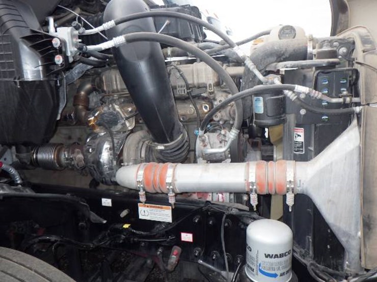 2024-freightliner-cascadia-126-image-16