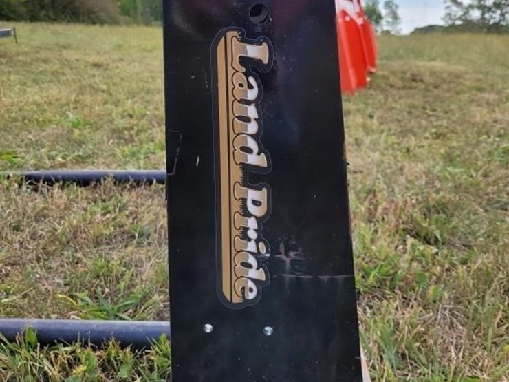 21-land-pride-2000#-cap.-bale-spear-image-3