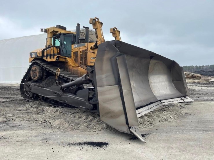 2017-caterpillar-d11t-image-1