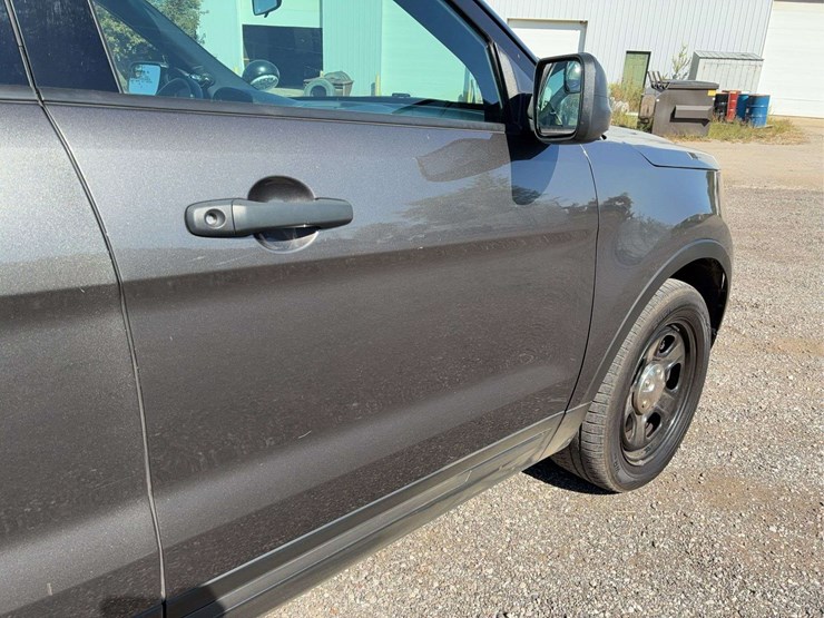 2017-ford-explorer-image-18