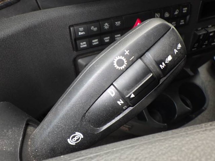 2024-freightliner-cascadia-126-image-9