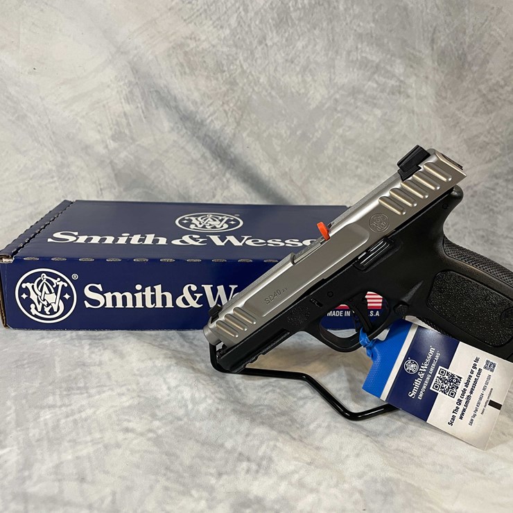 #4790 • Smith & Wesson SD40 2.0 40 S&W Pistol, SN: EHK8850