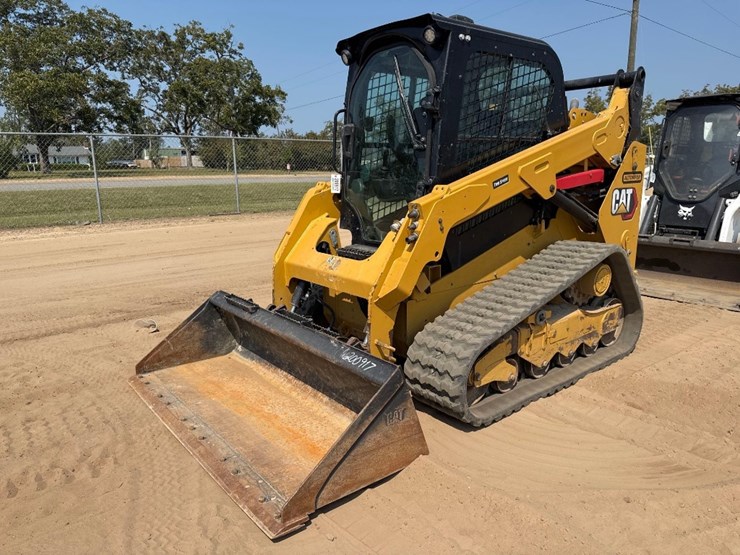 2023-caterpillar-259d3-image-2