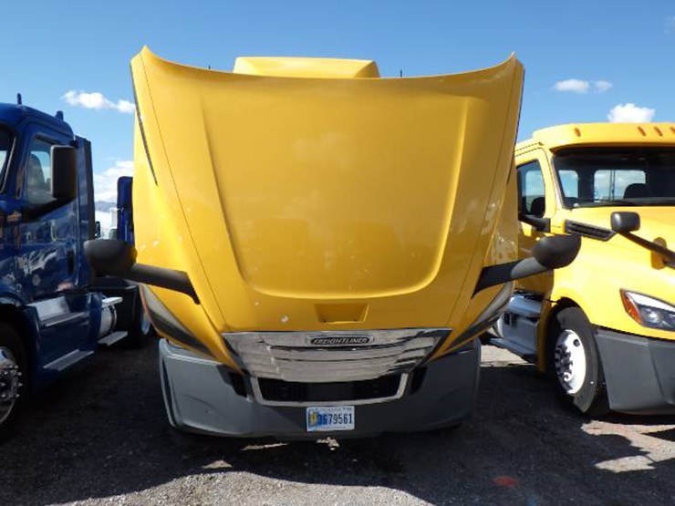 2019-freightliner-cascadia-126-image-15