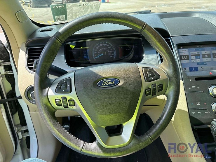 2016-ford-taurus-awd-sedan-image-12