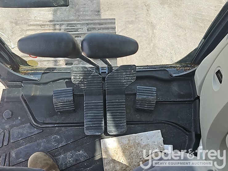 2015-kobelco-sk210-lc-9-image-44