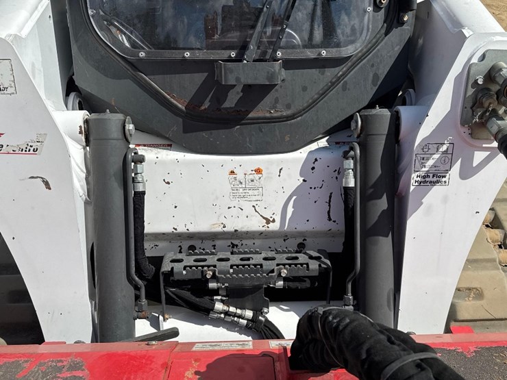 2021-bobcat-t870-image-21
